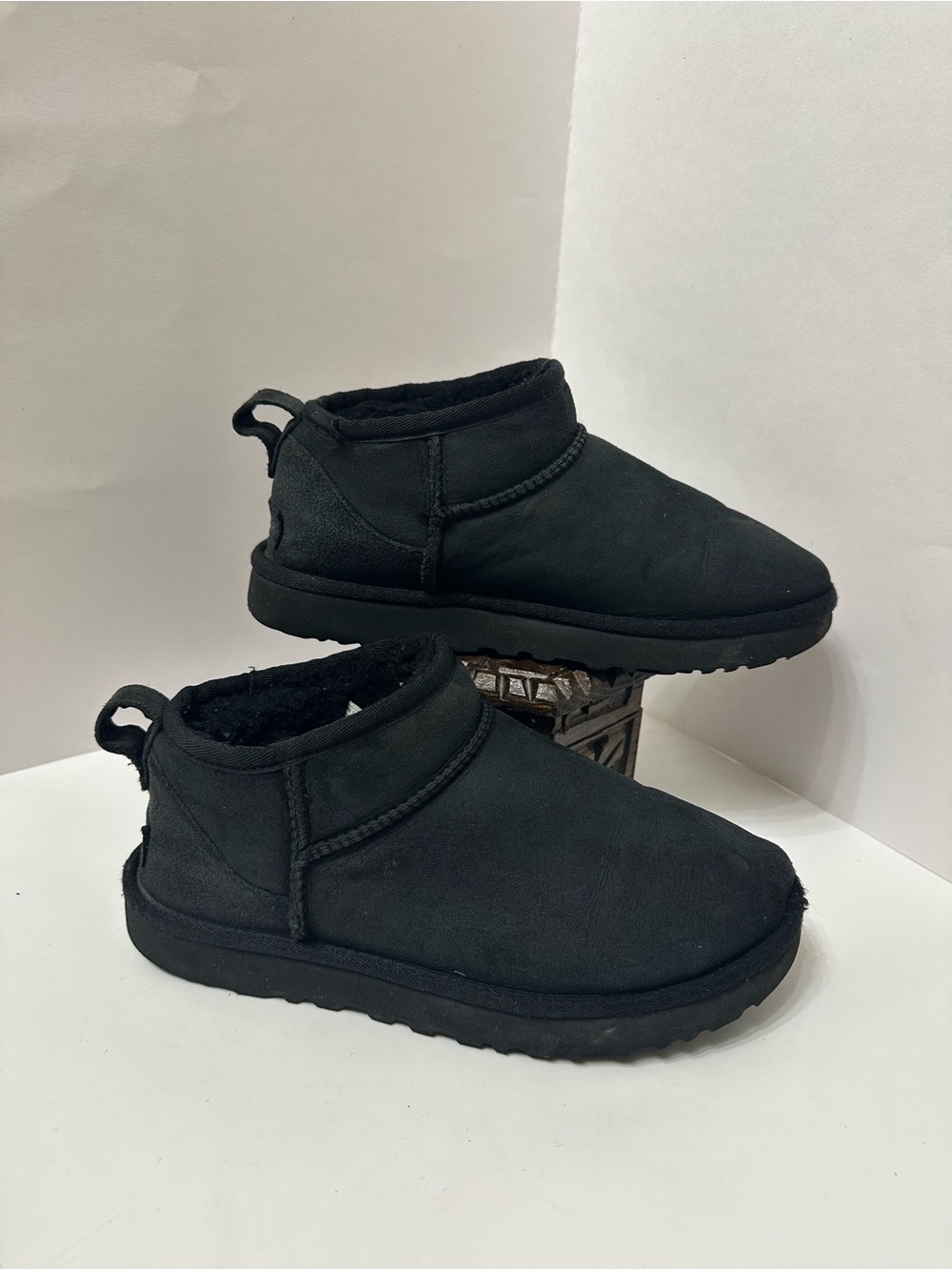 UGG Womens Classic Ultra Mini Boots Black Size 6 1116109